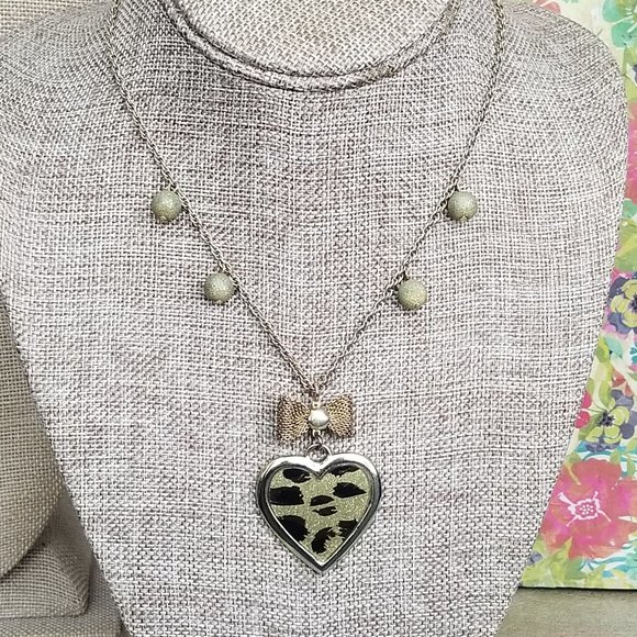 Betsey Johnson Leopard Heart Necklace EUC - Picture 1 of 7